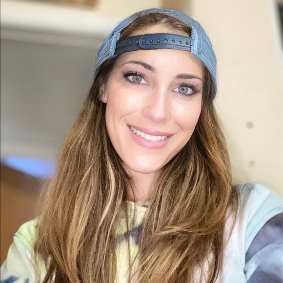 Meet your Posher, Kayla - Picture 9 of 12